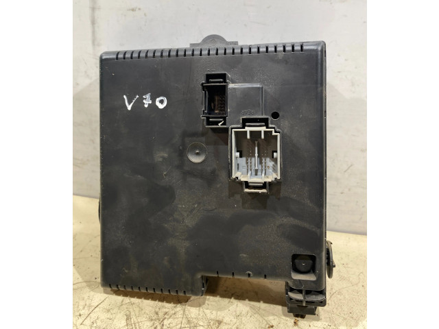 Блок предохранителей 30786646, 07W201   Volvo V70    