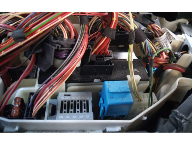 Pojistková skříňka Řídící jednotka BSM BMW X1 E84 2013