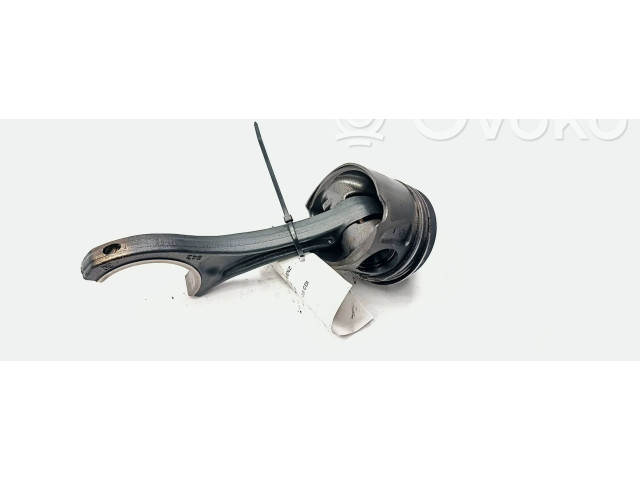 Поршень Mitsubishi Montero