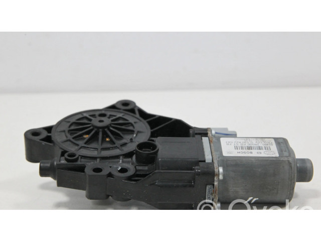 Передний двигатель механизма для подъема окон