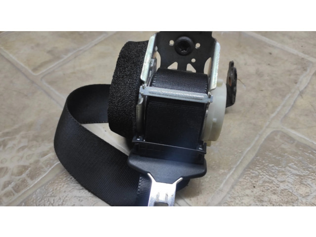 Задний ремень безопасности