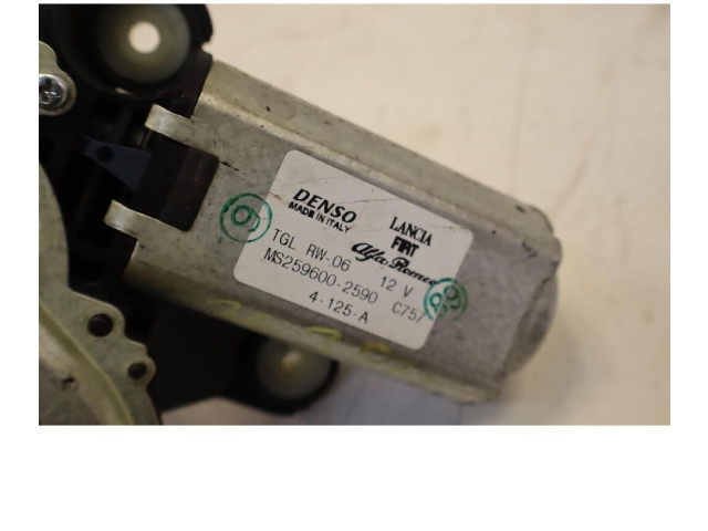 Моторчик заднего дворника 51883637 Fiat 500L