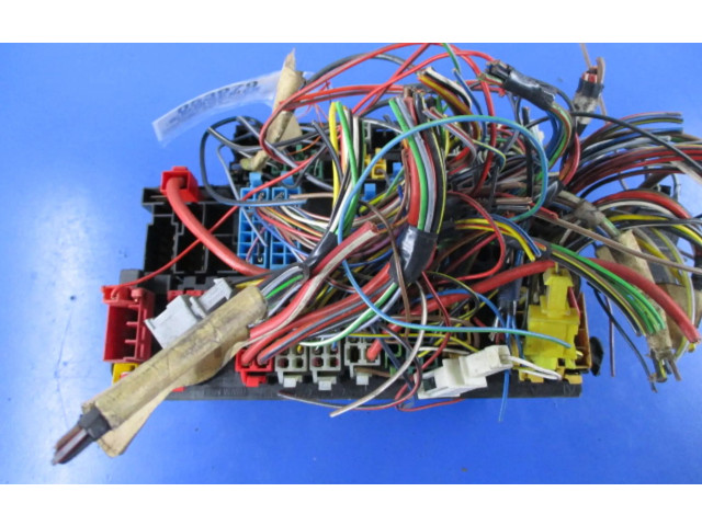 Блок предохранителей  357937039, 357937039   Volkswagen Golf III    