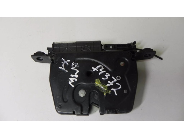 Замок капота двигателя