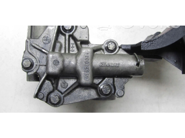 Масляный насос   8200345757  Renault Trafic II (X83) 