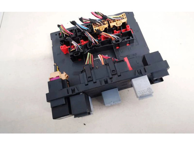 Блок предохранителей 1k0937049m, 1K0937049M Volkswagen Touran I