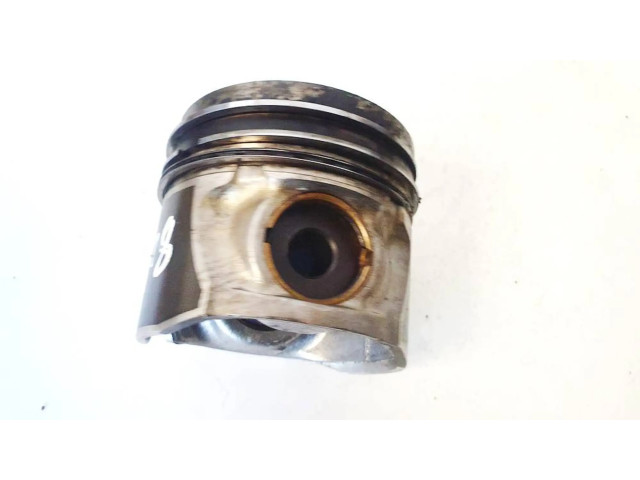 Píst p252, 5p04b KIA Carens I pro naftový motor 2.0