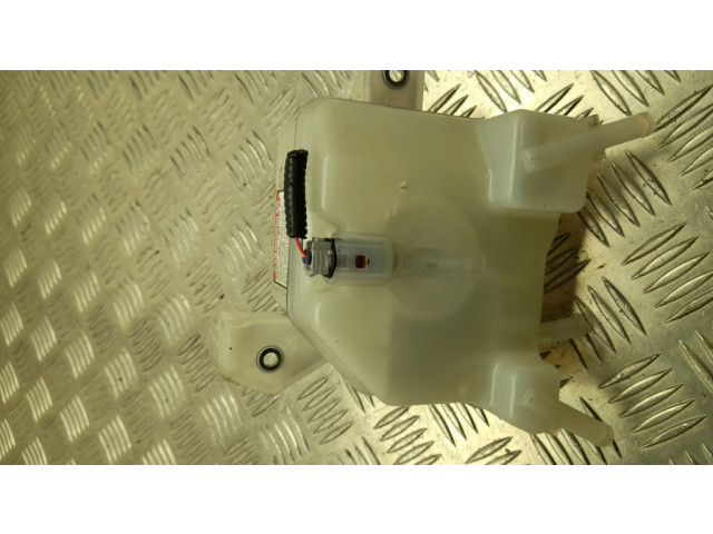 Расширительный бачок тормозной жидкости