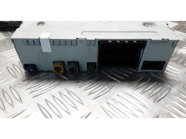 Радио/ проигрыватель CD/DVD / навигация