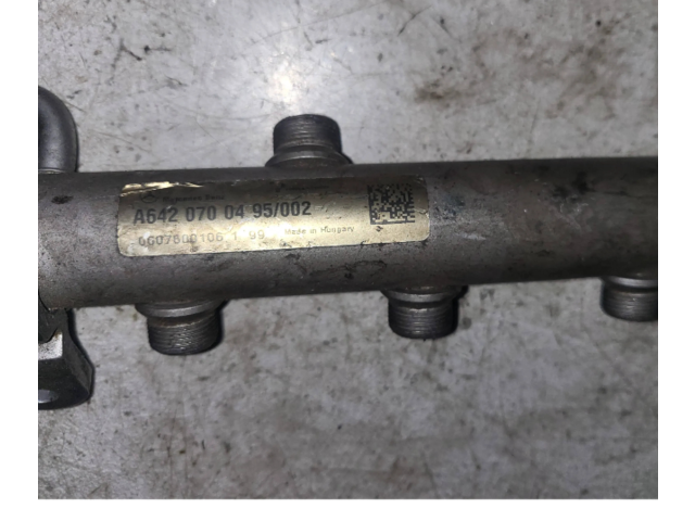 Топливная рампа 04591853AF Jeep Grand Cherokee (WK) 5.7