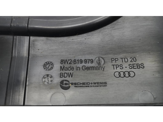 Другая деталь салона