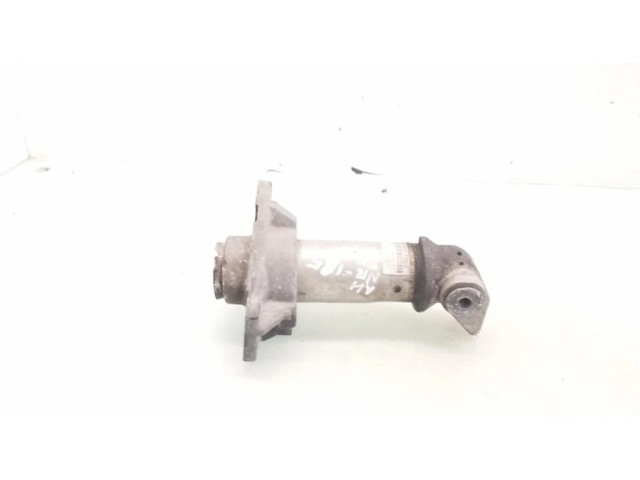 Передний держатель бампера