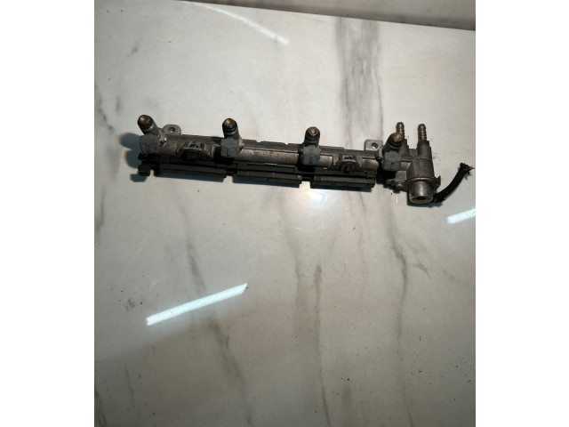 Топливная рампа 036133319AK   Volkswagen Golf IV  