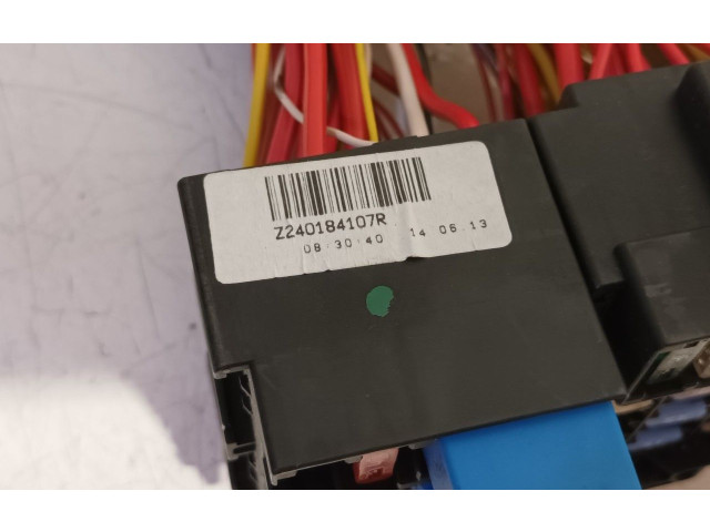 Блок предохранителей Z240184107R Renault Clio IV