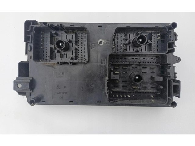 Ящик предохранителей (комплект)    Chevrolet Camaro