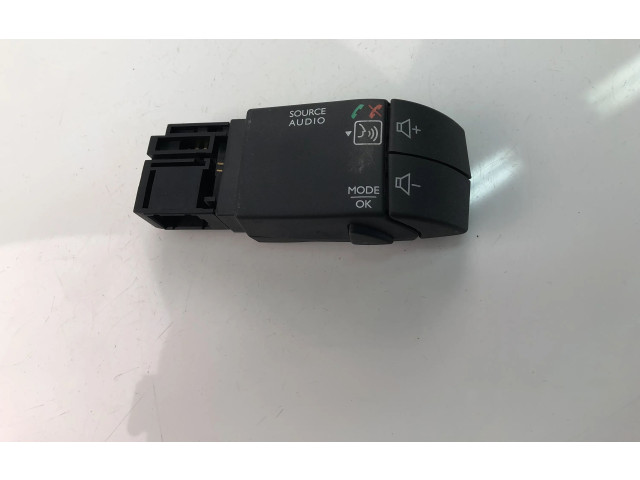 Подрулевой переключатель 8200850420 Dacia Sandero