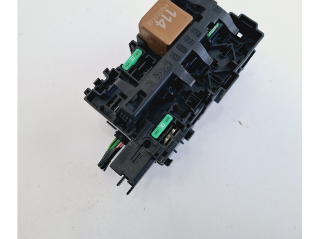 Блок предохранителей Peugeot 2008 II
