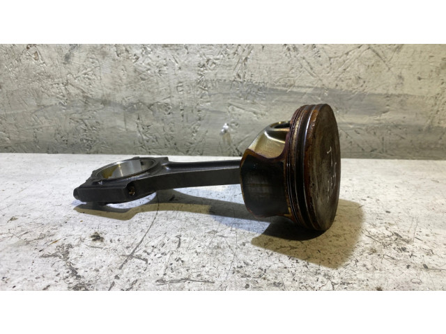 Píst A1467010900 Dodge Challenger pro benzínový motor 5.7