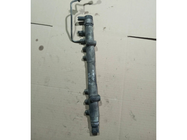 Топливная рампа 30757146, 010653L2   Volvo V70  