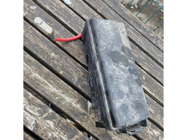 Блок предохранителей 13241891, 519174502 Opel Vectra C