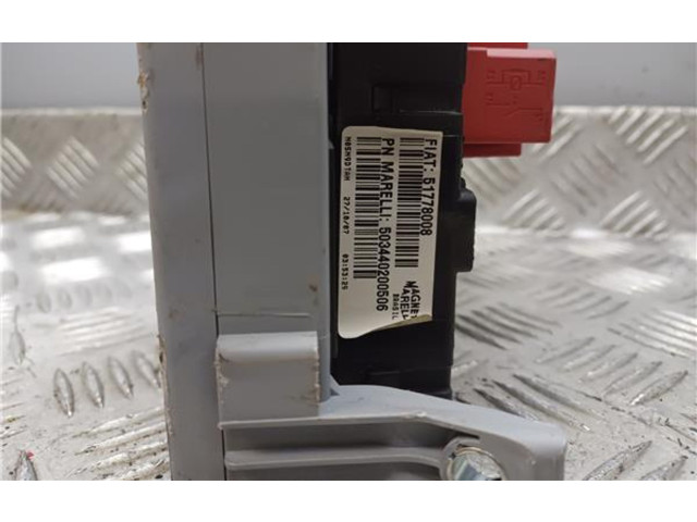 Блок предохранителей 51778008, 51778008 Fiat Linea