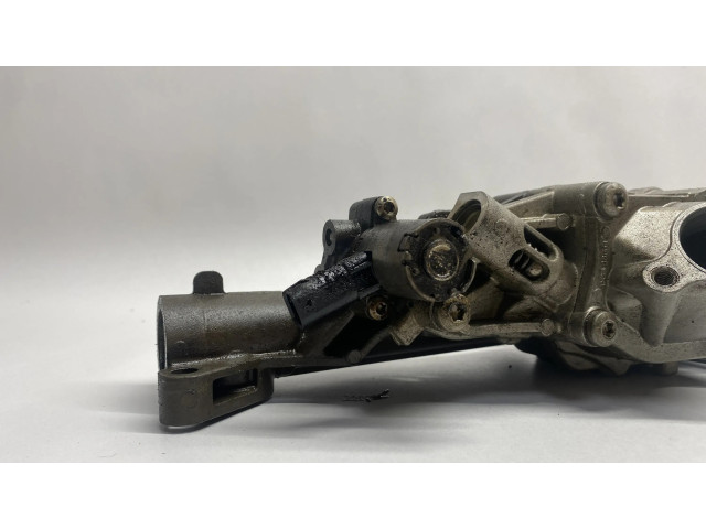 Масляный насос  M 133.980 A1331800201, R2701810501  Mercedes-Benz GLA W156 2.0