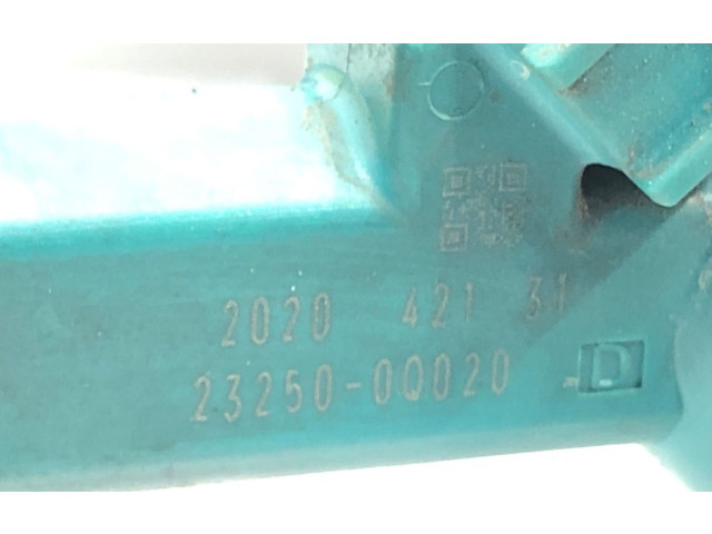 Топливная рампа    Toyota Yaris  