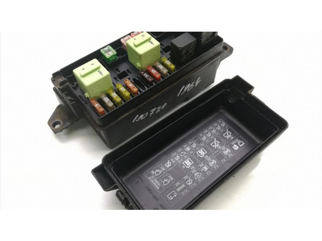 Блок предохранителей 6906548, 075758121006 Honda Accord