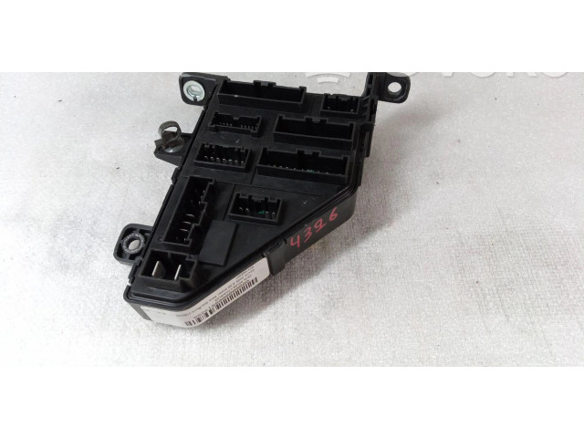 Блок предохранителей 911102E001, 911102E001    Volvo XC90   