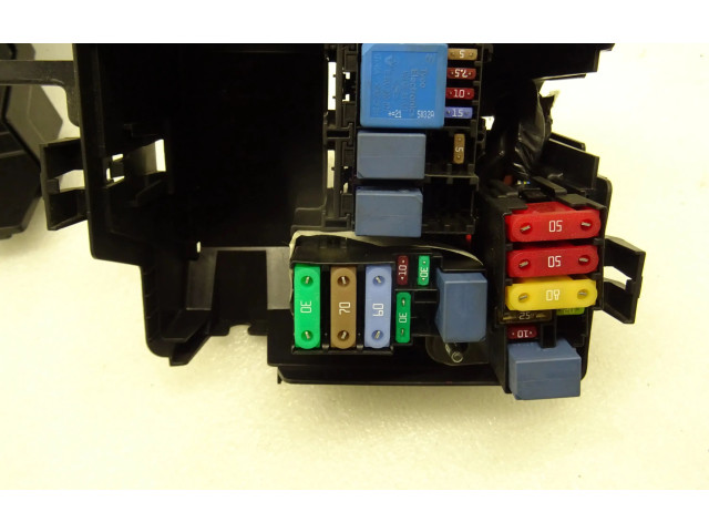 Блок предохранителей 243127363R, 243127363R Dacia Spring