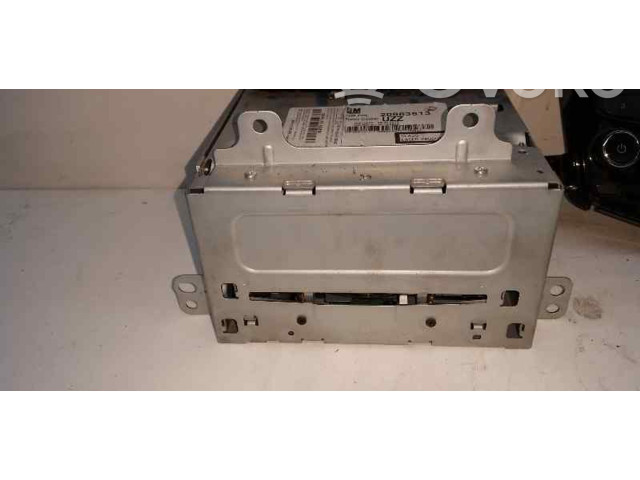 Радио/ проигрыватель CD/DVD / навигация