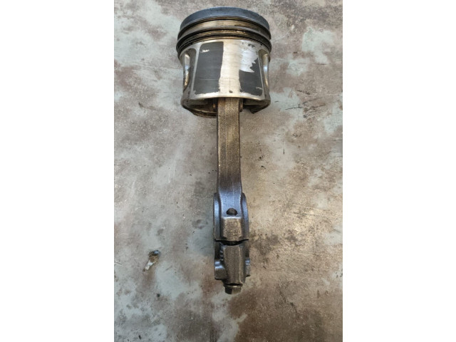  Поршень с шатуном    Nissan X-Trail T32  