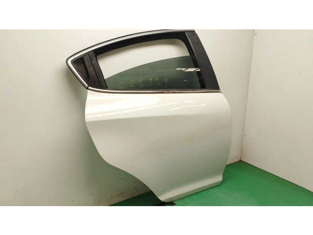 Задняя дверь