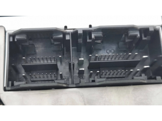 Радио/ проигрыватель CD/DVD / навигация