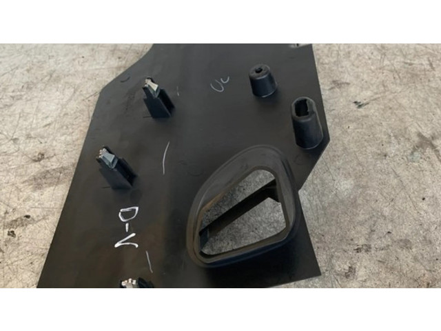 Другая деталь салона