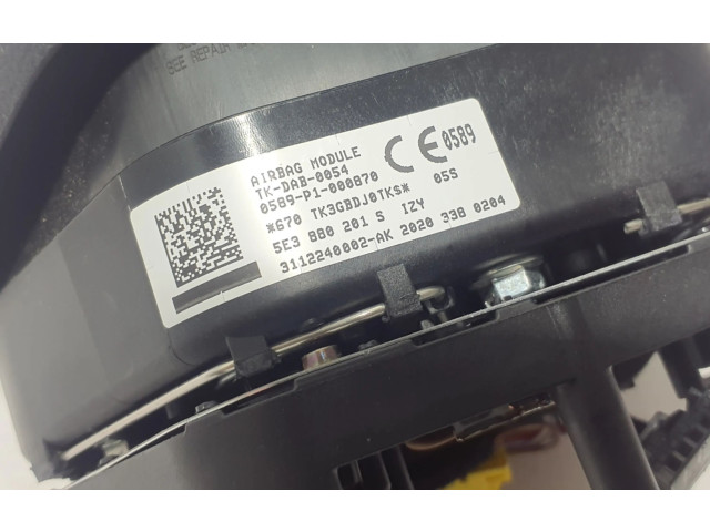 Подушка безопасности водителя 5E3880201S Skoda Octavia Mk4