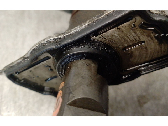 Vstřikovač 057103113C   Audi A8 S8 D3 4E    ASE 