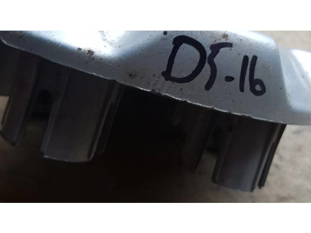 Заводская крышка (крышки) от центрального отверстия колеса