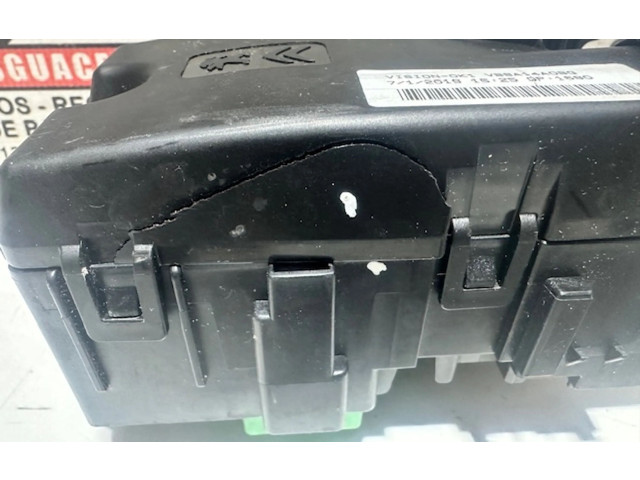 Блок предохранителей 9806192580    Citroen Berlingo