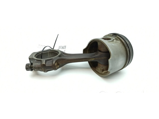 Píst 11004 Mercedes-Benz S W116 pro benzínový motor 2.8