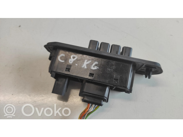 Контактное соединение дверей