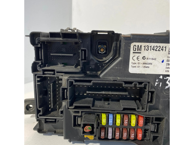 Pojistková skříňka 13142241, 000292540 Opel Corsa D 2008