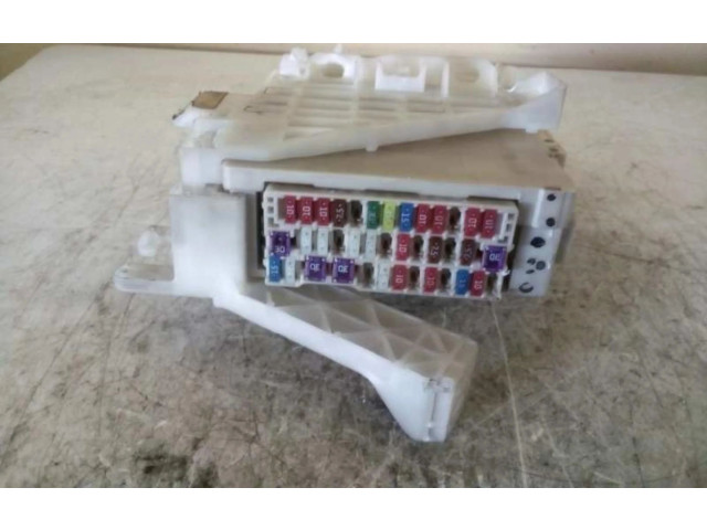 Pojistková skříňka 8273047451 Toyota Prius (XW30)