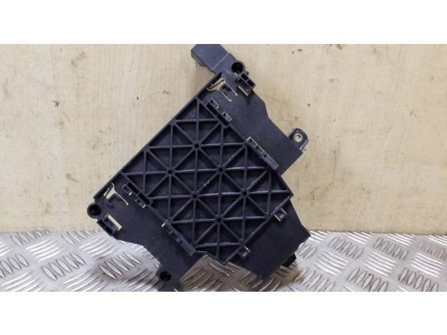 Другая деталь отсека двигателя