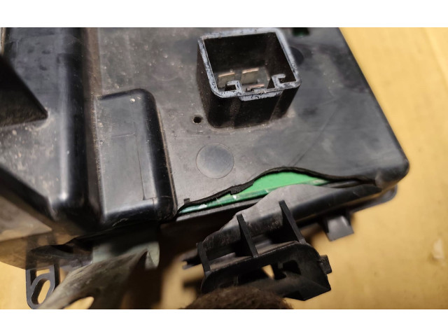 Блок предохранителей P05087269AJ   Chrysler 300 - 300C    