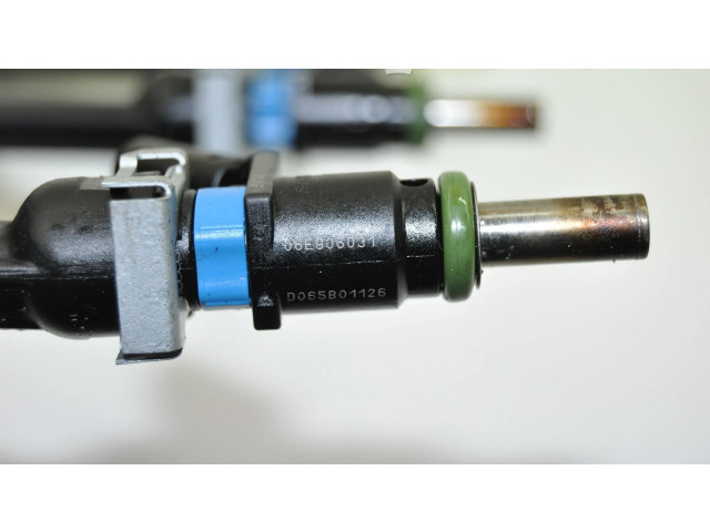 Топливная рампа    Audi A7 S7 4G   для двигателя CGXB