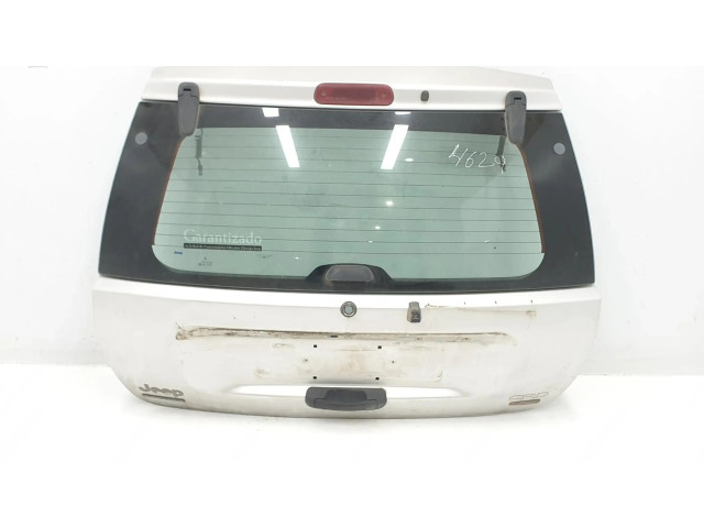 Задняя крышка (багажника)