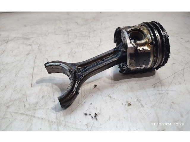  Поршень DV6C   Peugeot 5008  