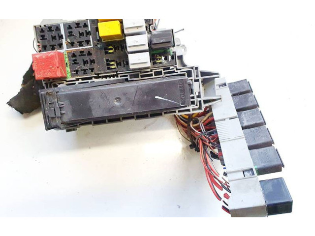 Блок предохранителей 93363151, 13111111 Opel Meriva A