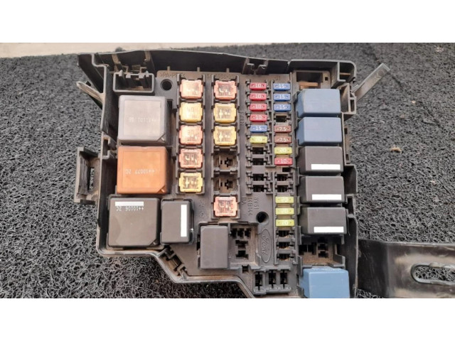 Блок предохранителей 8V5114B144BA Ford Fiesta